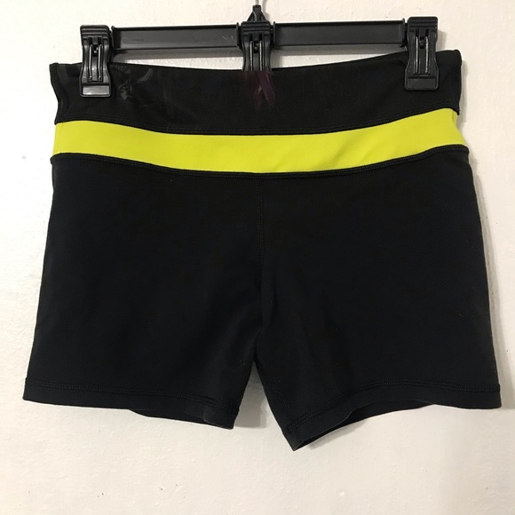 lululemon athletica Pants - Lululemon short reversible size 6